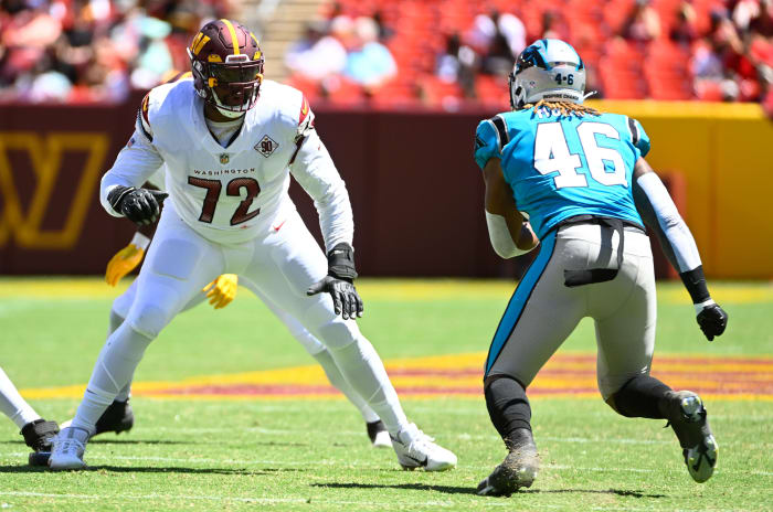 Washington Commanders left tackle Charles Leno Jr. (72)